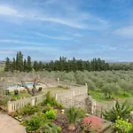 Yourhouse Deulosal, Apartment In Rural House With Pool