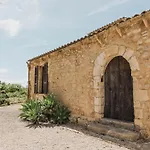Llucamar Villa
