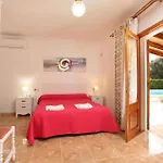 Schoene Villa Mit Beheiztem Pool
