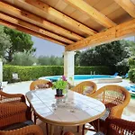 Schoene Villa Mit Beheiztem Pool