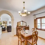 Pet-Friendly Villa Near Center