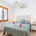 Holiday Home For 6 Guests Near Beach