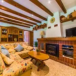 3-Bedroom Country House With Pool