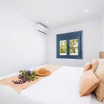 White Suites 3