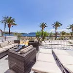 Seafront Apartment Iru
