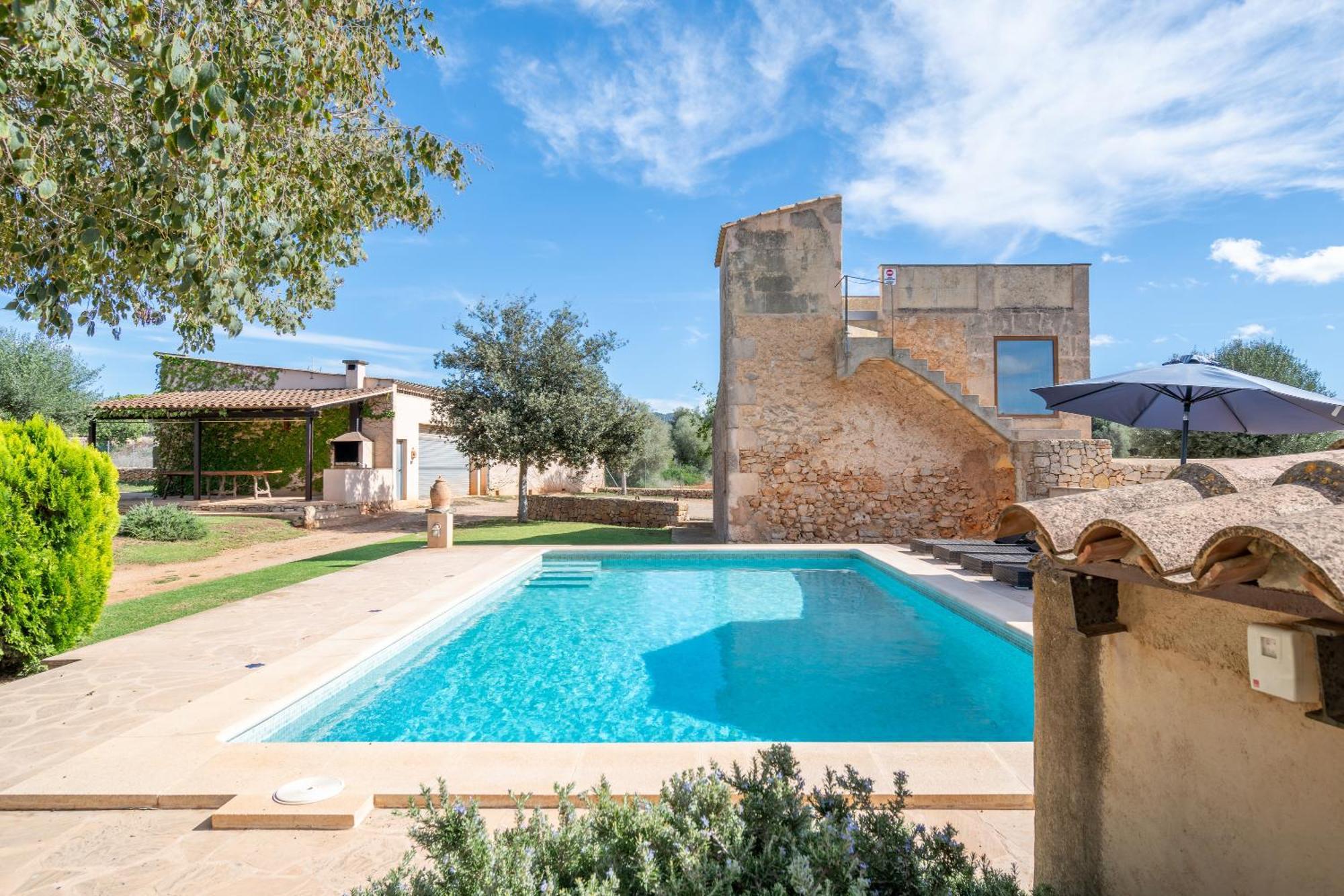 Menut Villa *