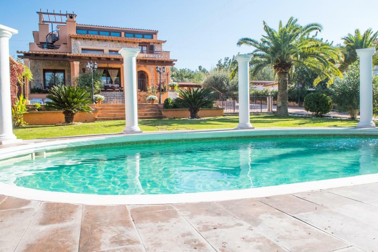 Alzina Villa: Tranquil Retreat With Pool Near Palma Villa *